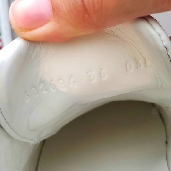 100% Authentic Gucci Kids Tennis Sneakers - Picture 3 of 7